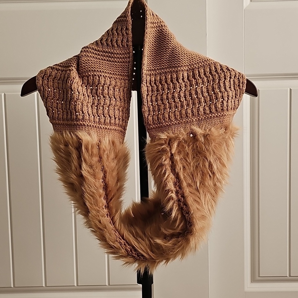 CAbi Tigress Scarf OS - Picture 3 of 7